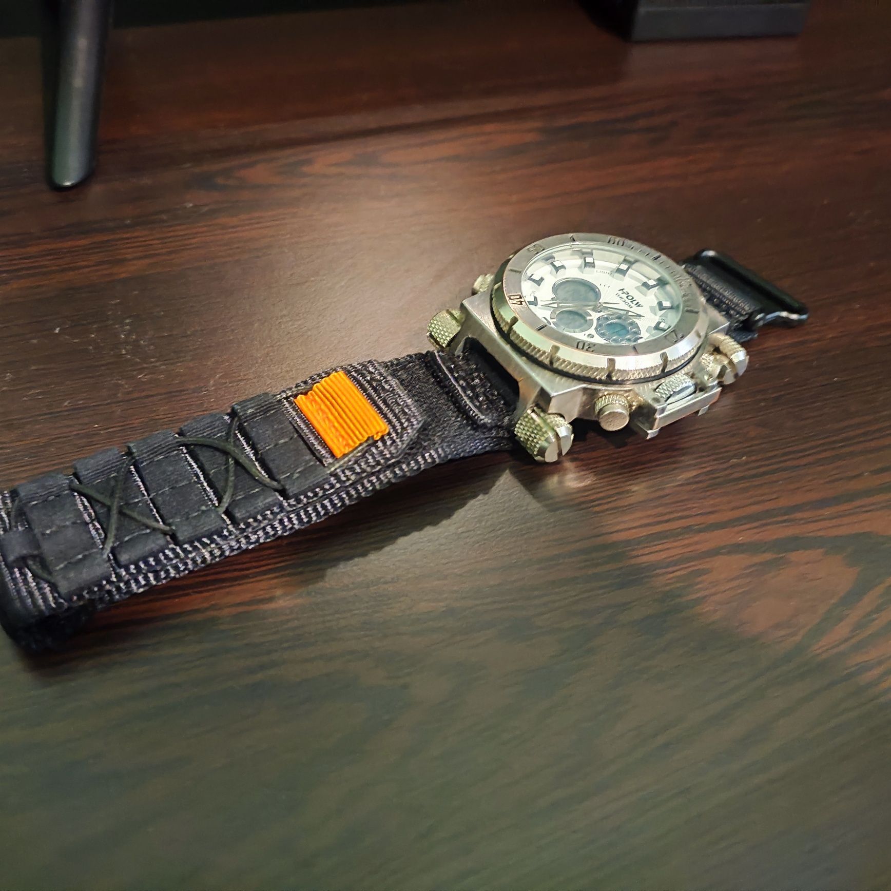 Военен Часовник  с текстилна кайжка