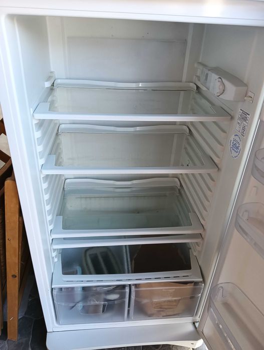 Combina frigorifică Indesit