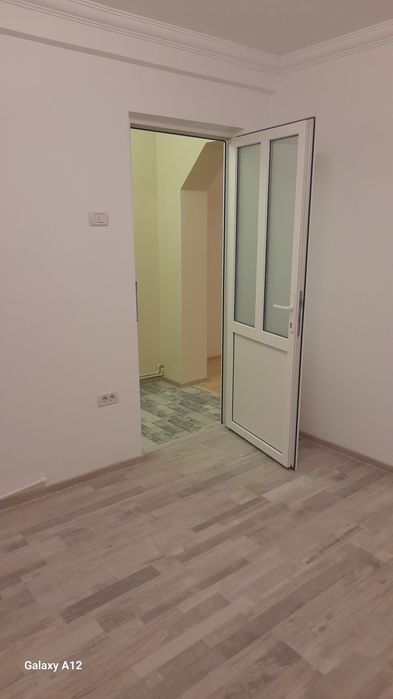 Vand apartament 2 camere central,etaj 2 ,complet  renovat!