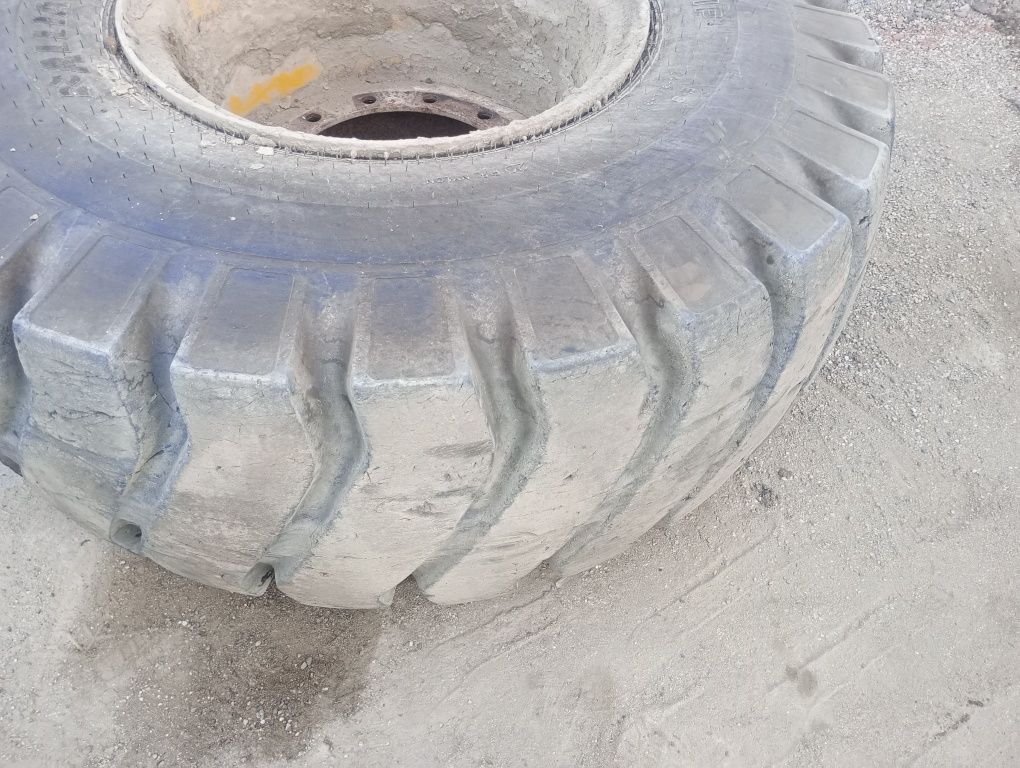 Anvelope cauciucuri vola 20,5/25 noi.