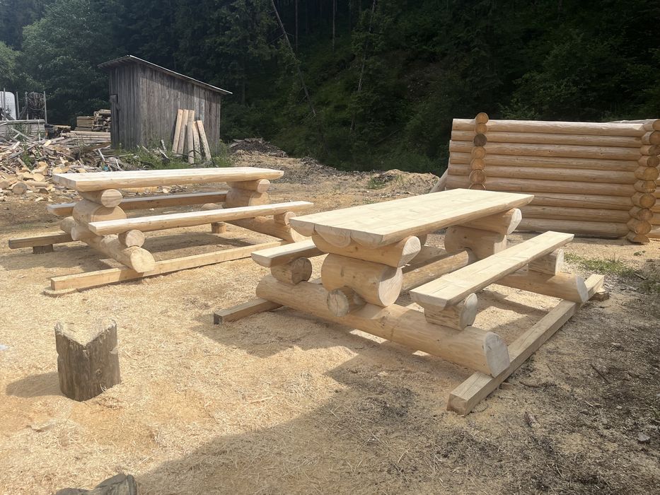 Masa din lemn rotund