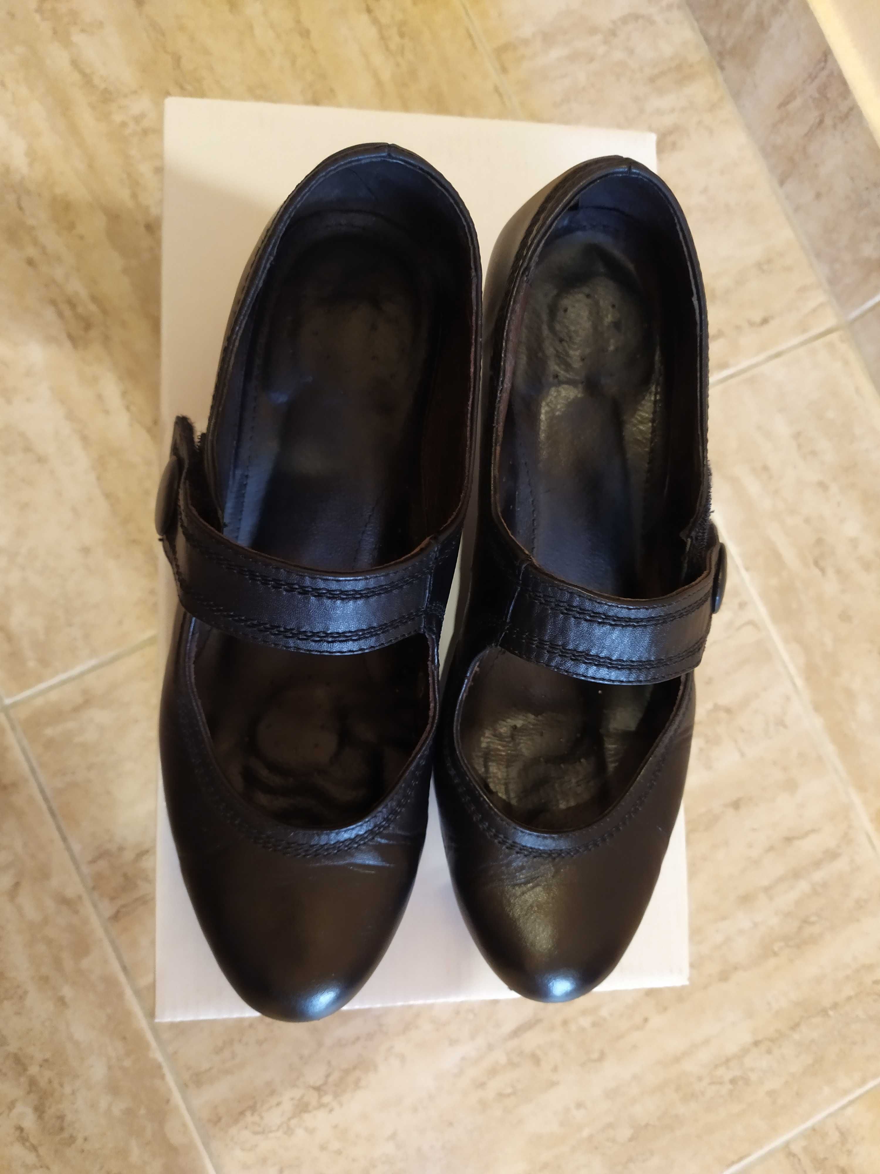 Дамски черни обувки, размер 38
