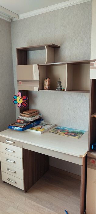 Детская стенка с письменным столом и пеналом
