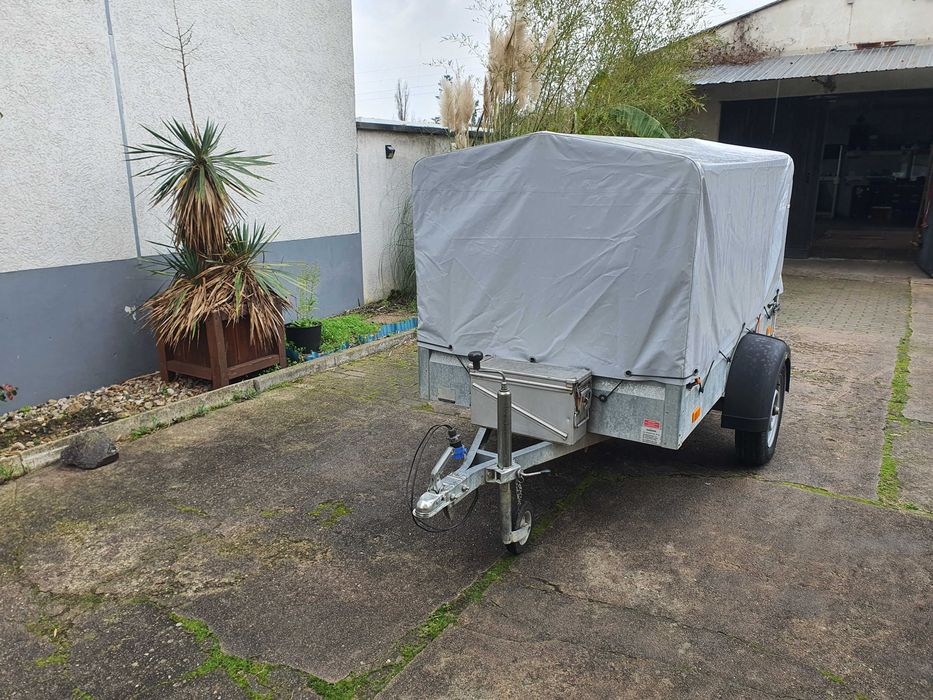 Remorca 750kg cu prelata HUMBAUR STEELY