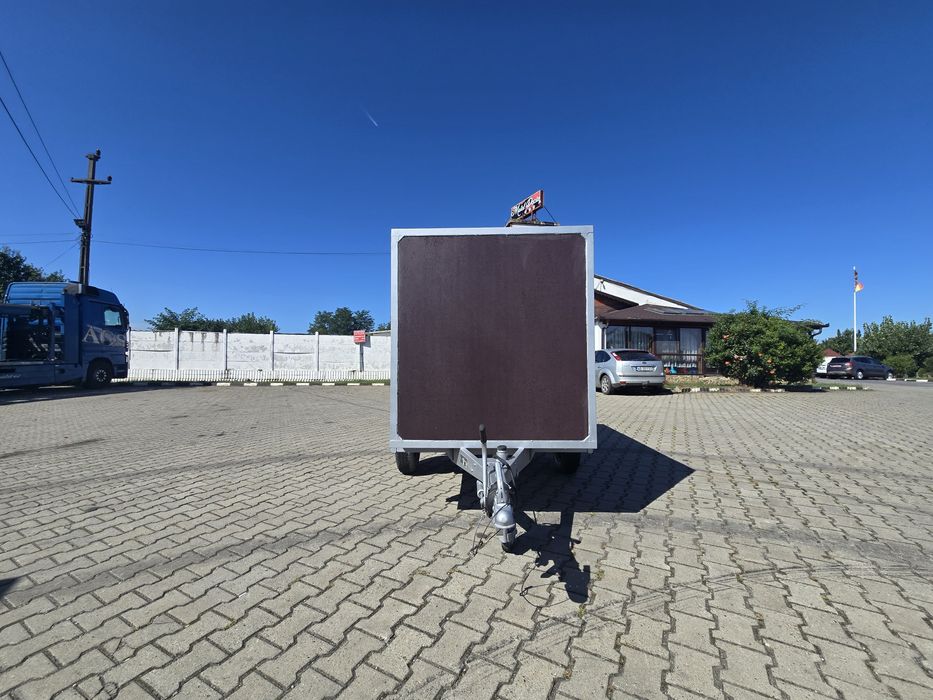 Remorca cub 750 cu sistem de franare