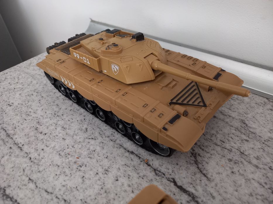 Colectie 2 tancuri+tractor marca Noriel, cu actionare lumini si sunet