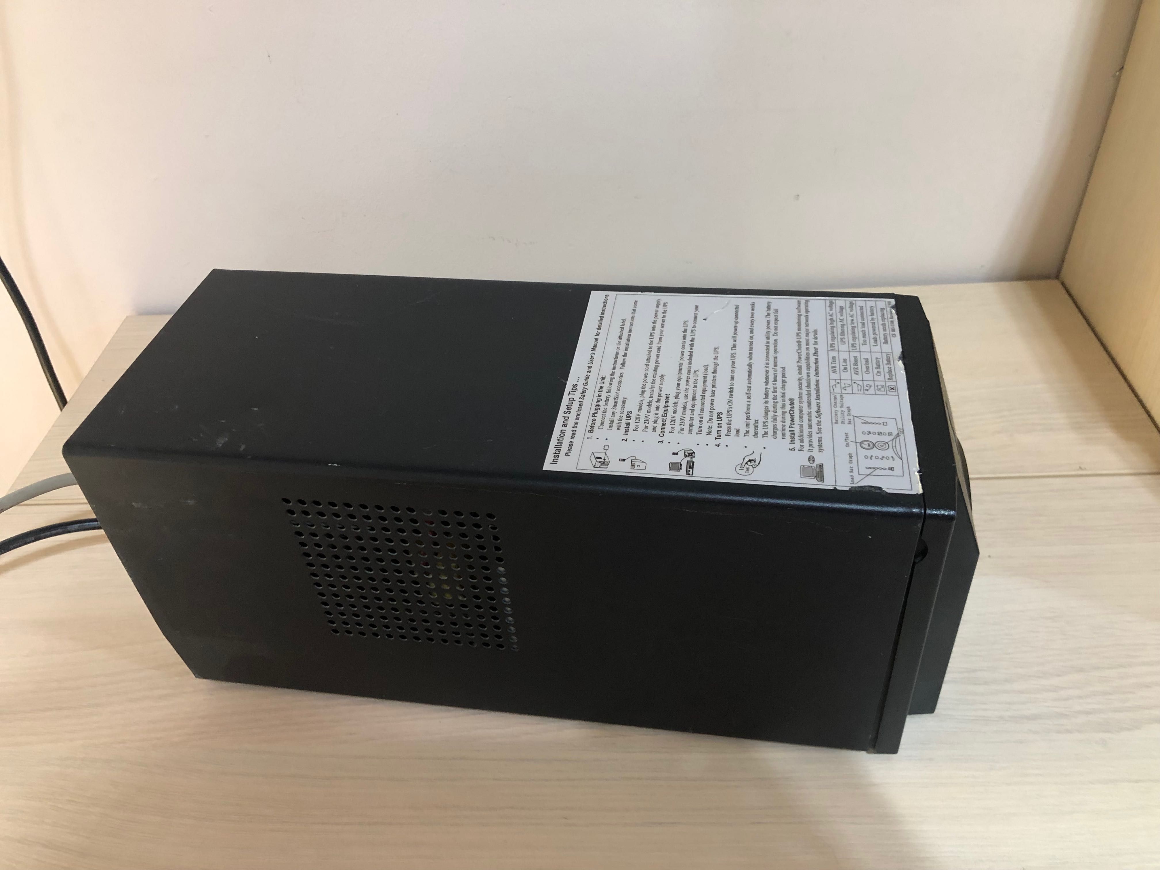 APC Smart-UPS 750VA USB Serial Port 230V AVR unda sinusoida pura