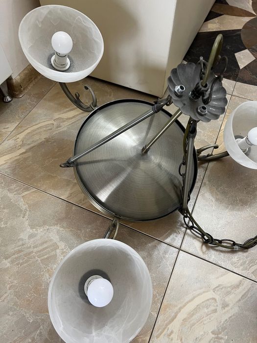 Продавам месингов полилей