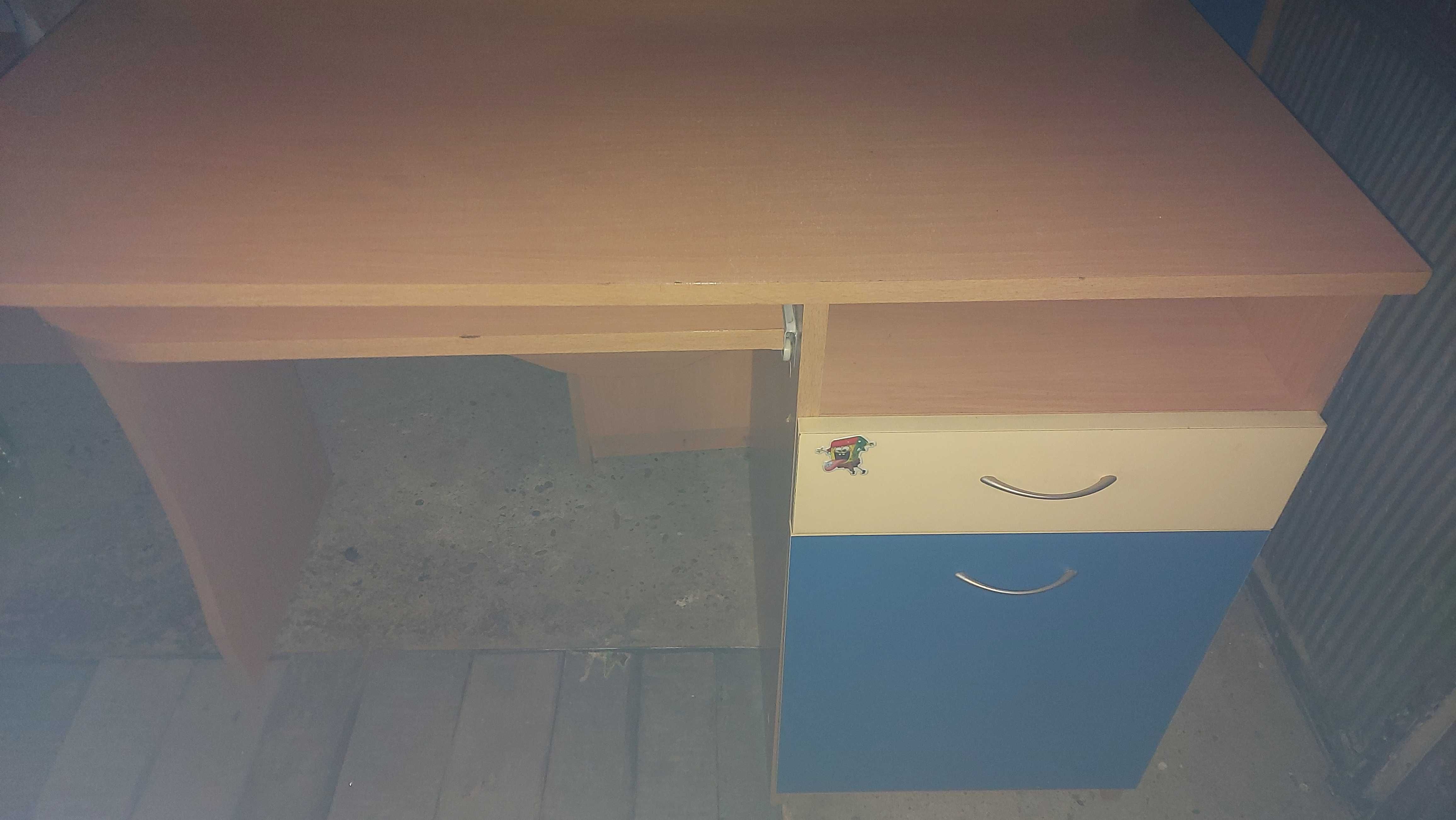 Ученическо бюро с плот за клавиатура