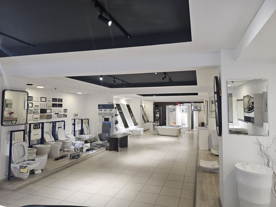 Spatiu comercial 664 mp P+1 central, str Poporului colt str.Baba Novac