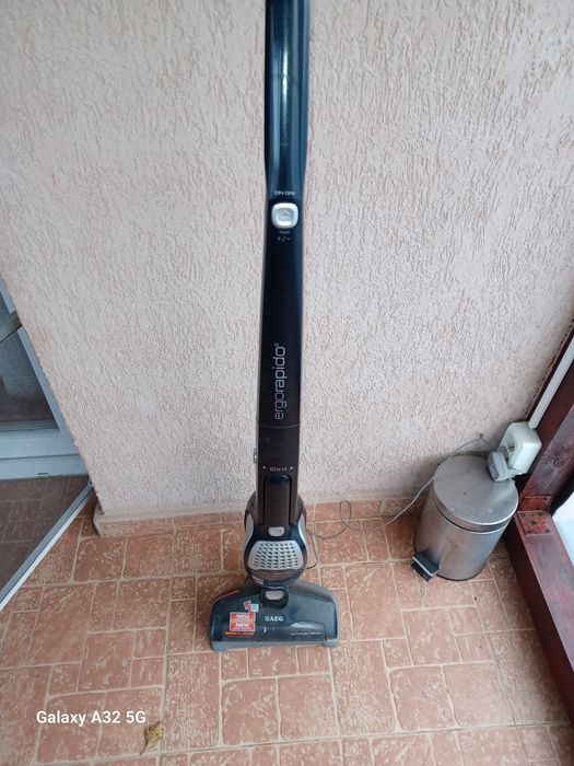 Vând Aspirator AEG  Ergorapido
