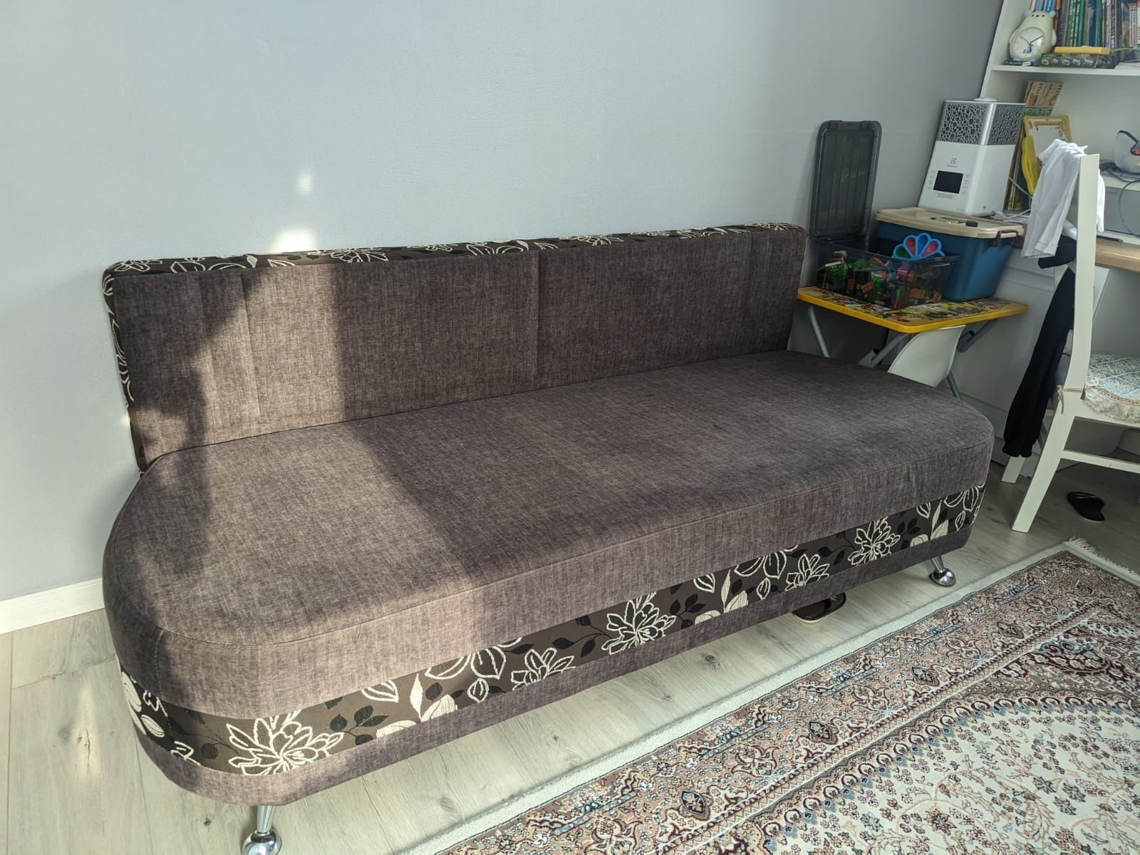 Тахта-диван в спальню