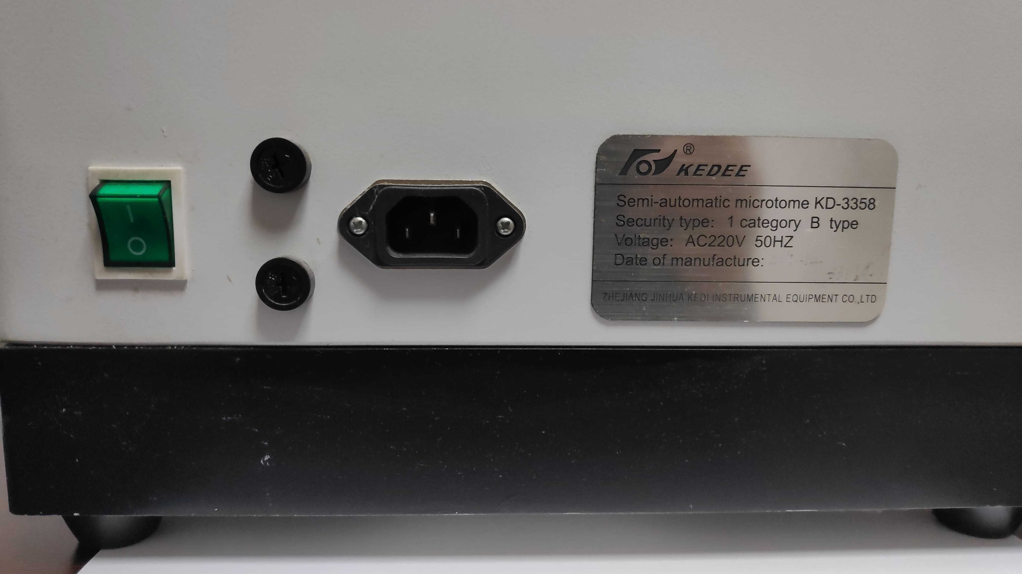 KD-3358 Полуавтоматичният микротом