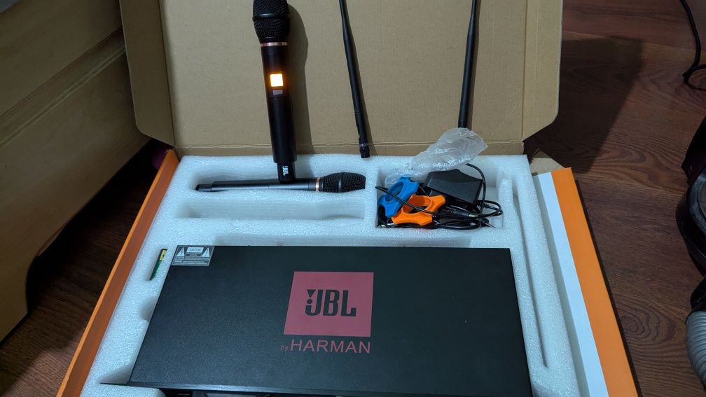 Беспроводные микрофоны JBL VM500 by Harman / микрофонная система