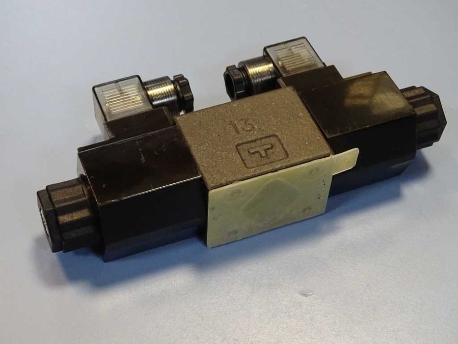 Хидравличен разпределител YUKEN DSG-01-3C4-D24-N1-50 directional valve