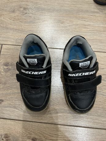 Продам детские кроссовки Skechers
