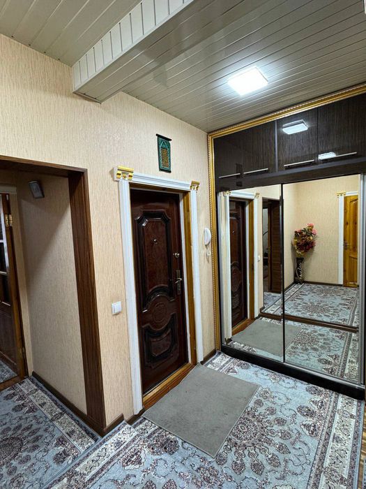 Samarqand darvoza makroni oldida 3 xona