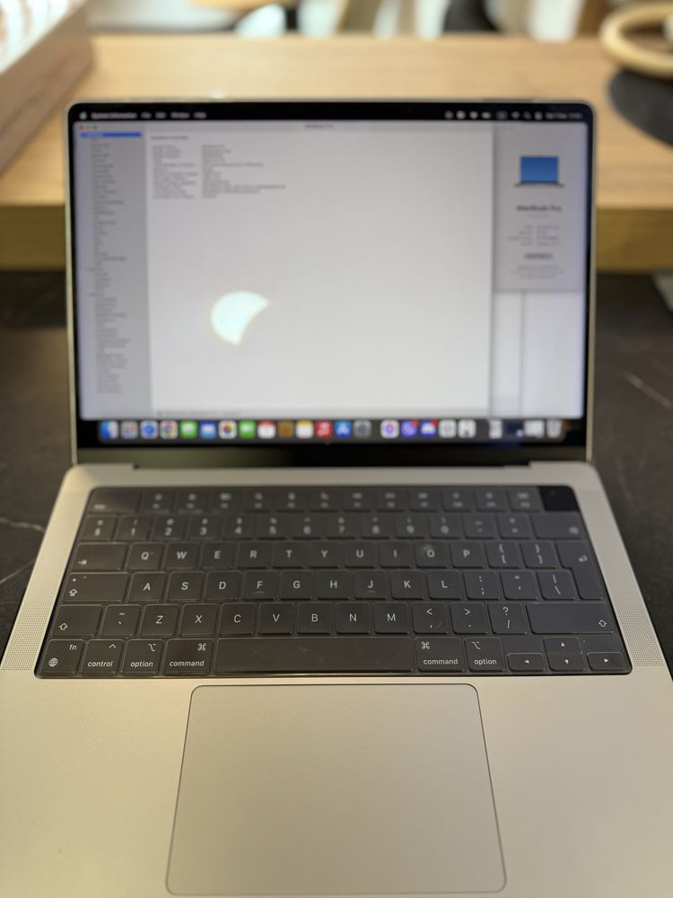 Apple MacBook Pro 512GB, 14 inch.