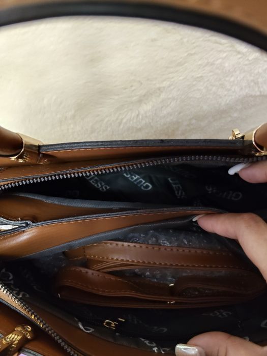 Gentuță Guess nouă