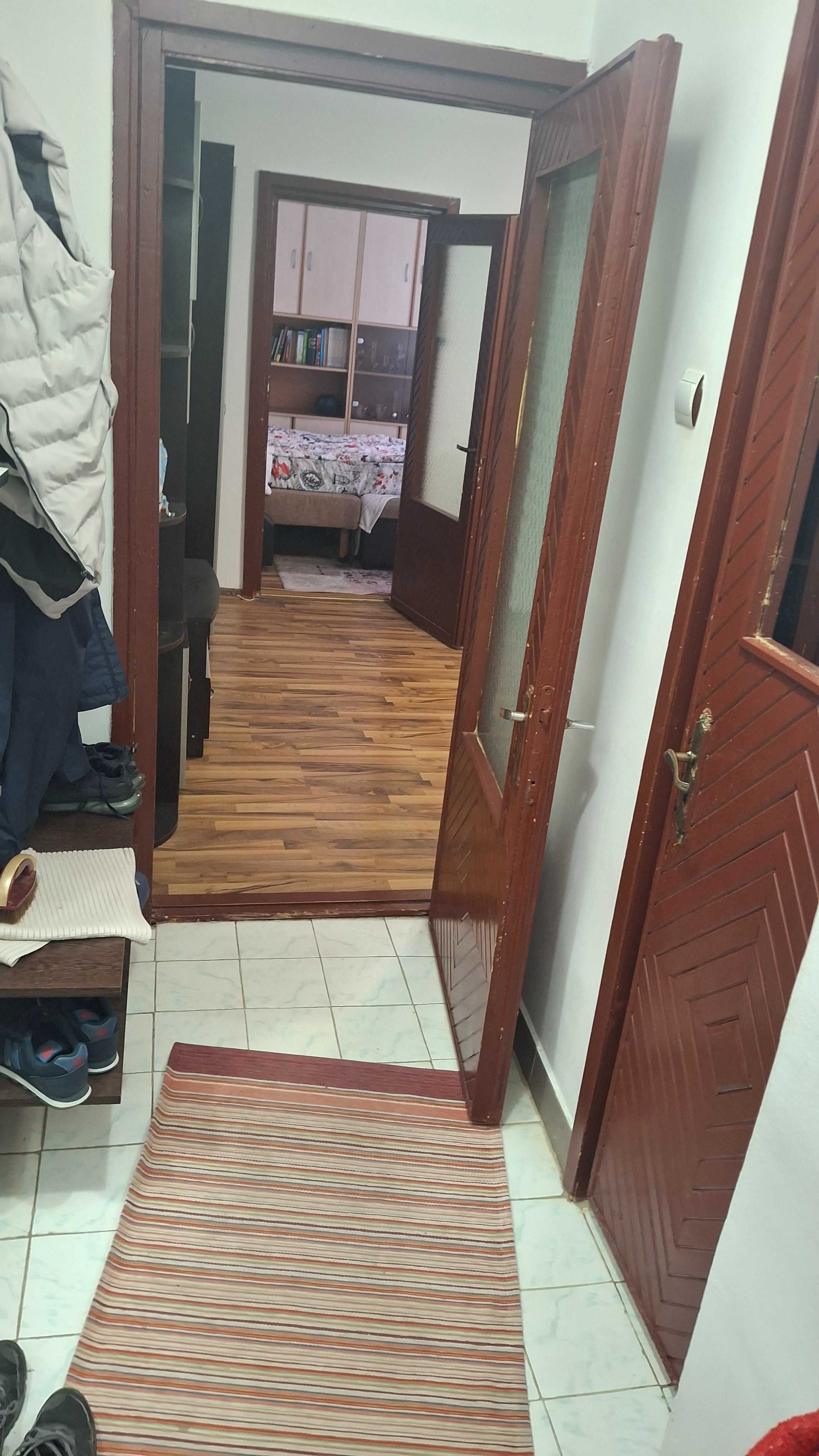 Inchiriez apartament