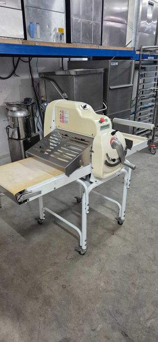 Masina foetaj ,turat aluatul,patiserie,covrigarie,cofetarie,Rollmatic