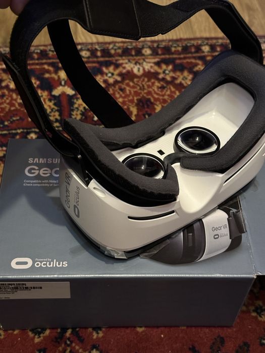 Vând Samsung Gear VR
