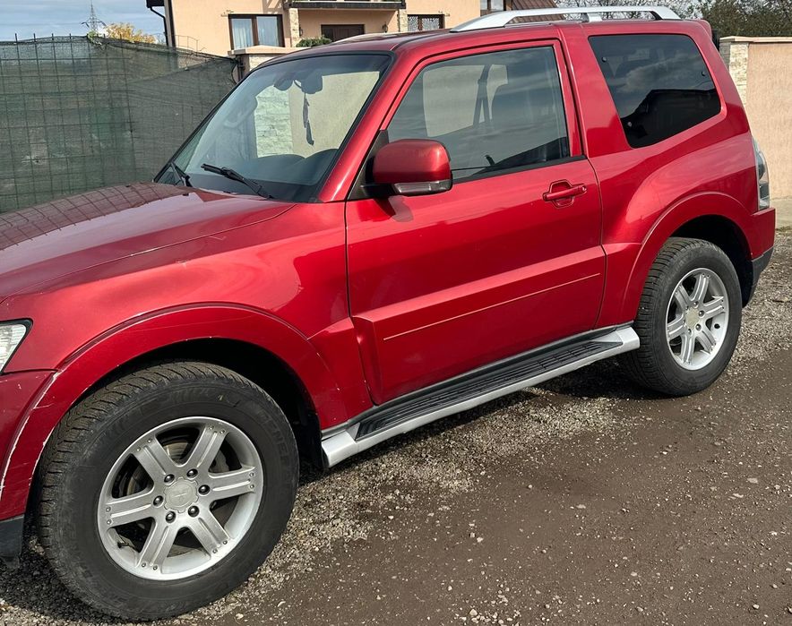 Vând Mitsubishi Pajero MK4