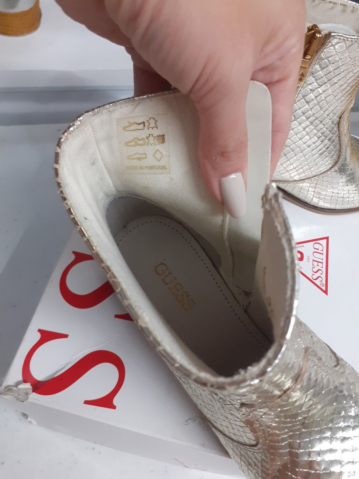 Ghete Guess piele, marimea 35
