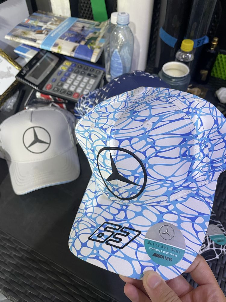 Новый кепки от  Mercedes