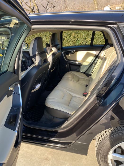 Volvo V60 1.6 D2 2012 • Stage 1 • Manuală •