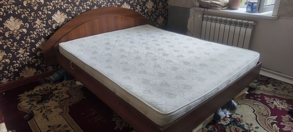 Кровать бу с матрасом
