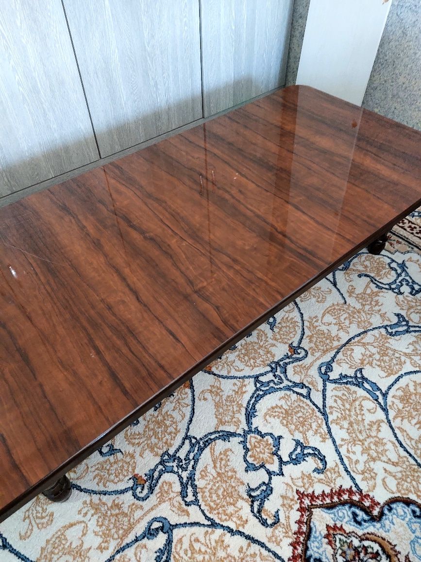 Мебельный, лакированный стол, размер1,90×90 см