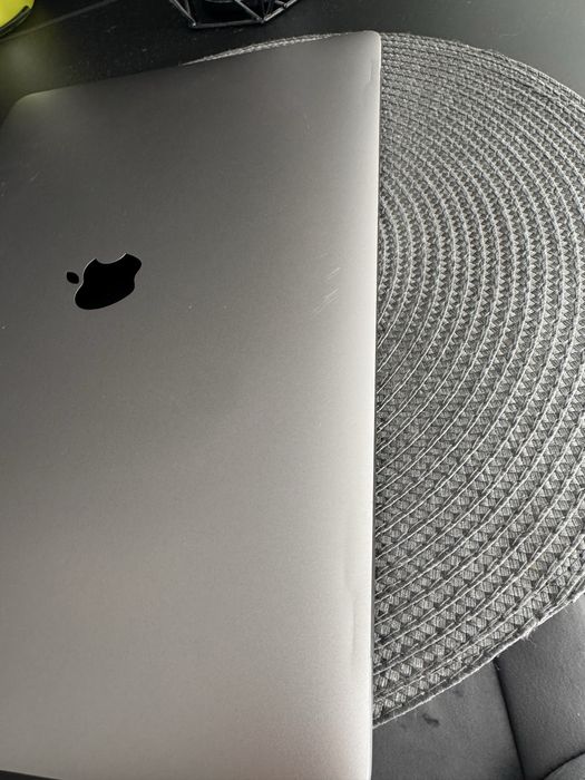 Vând MacBook Pro 15-inch (2017)