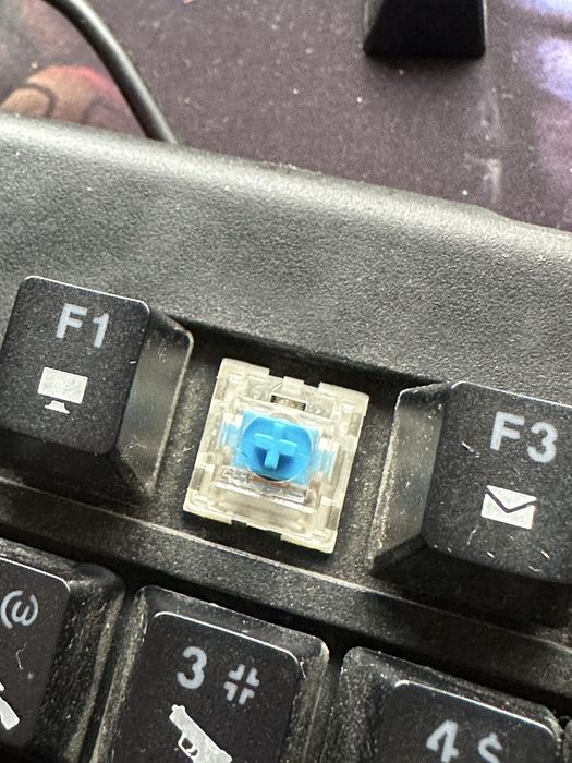 Продавам механична клавиатура с подсветки