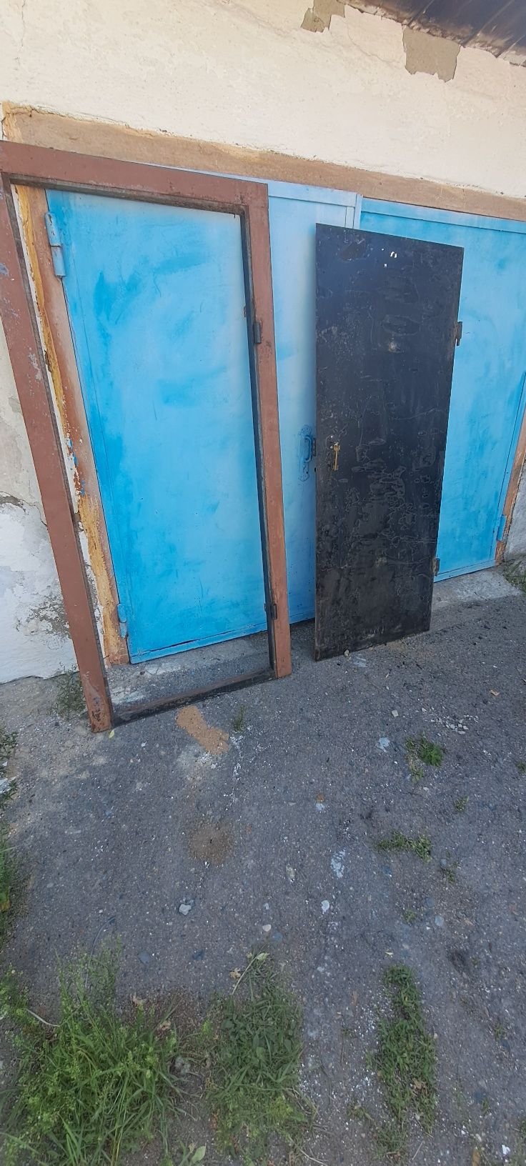 Продам железную дверь