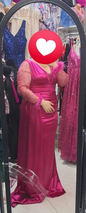 Vând rochii elegante de seara