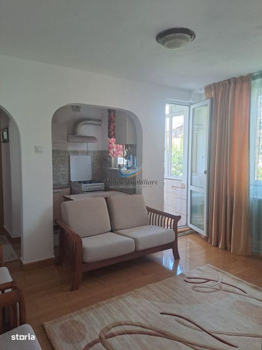 Apartament 4 camere semidecomandat, 1 baie, Piata Darmanesti