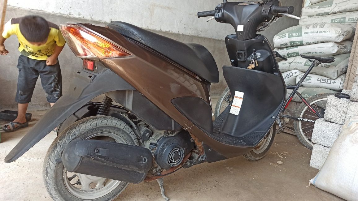 Skuter Suzuki address v50
