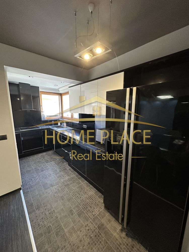 Дава се под наем Тристаен апартамент в Варна, Бриз - 130 кв.м за 918 € - Снимка #1