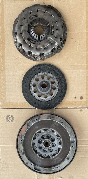volantǎ kit ambreiaj BMW n47 177 hp cutie manuală 120d e87 320d e90 seria 5 e60 520d x1 e84 kitul conține volanta masă dublă disc ambreiaj placa de presiune piesele sunt în stare excelentă volanta este compatibilă și cu x3 e83