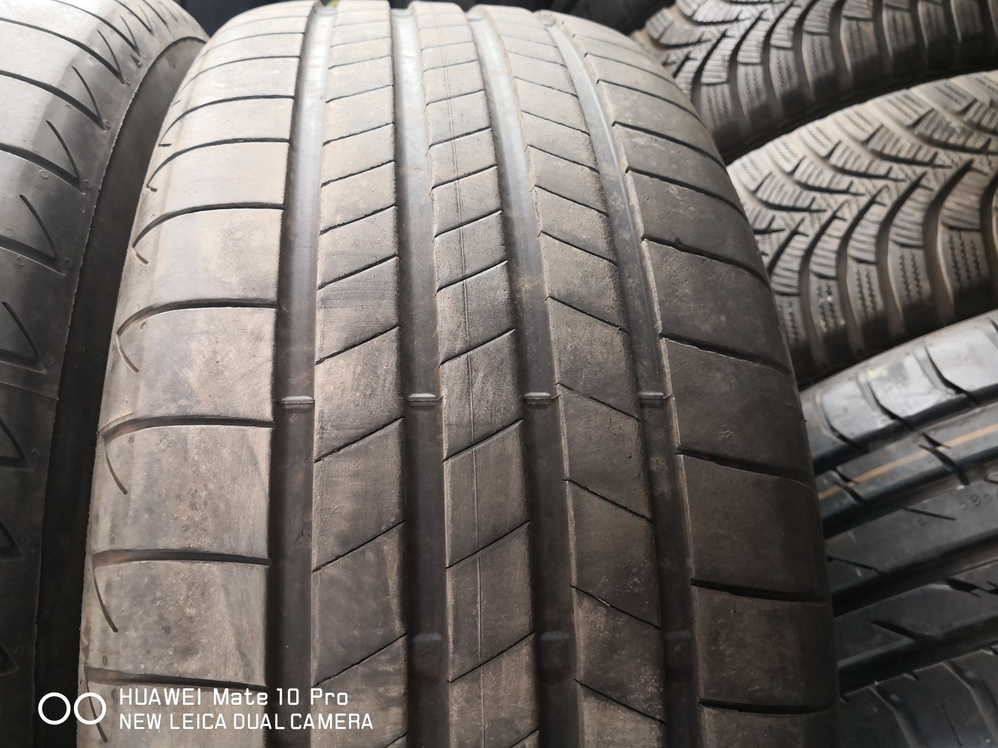 235 55 19 цола Bridgestone dot 23 като нови