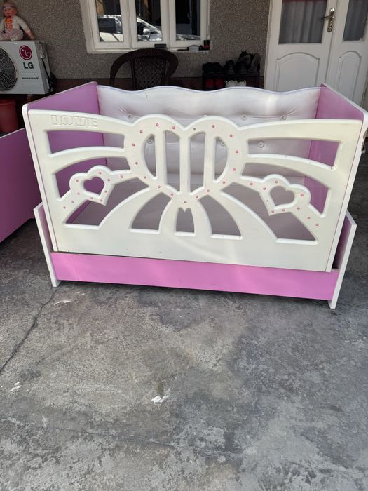 Детская кроватка и детская кровать в хорошем состоянии