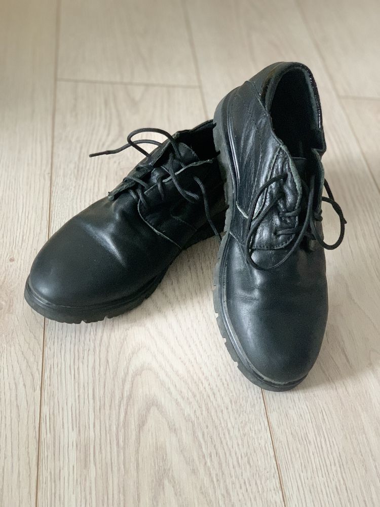 Срочно продам ботинки