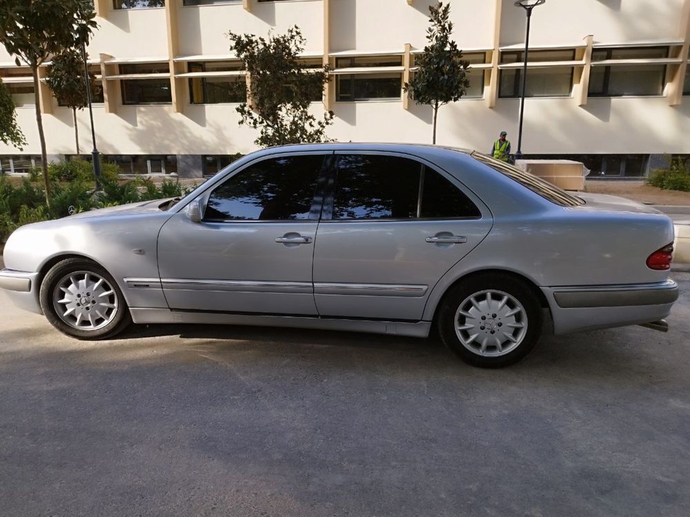 Mercedes-Benz w210