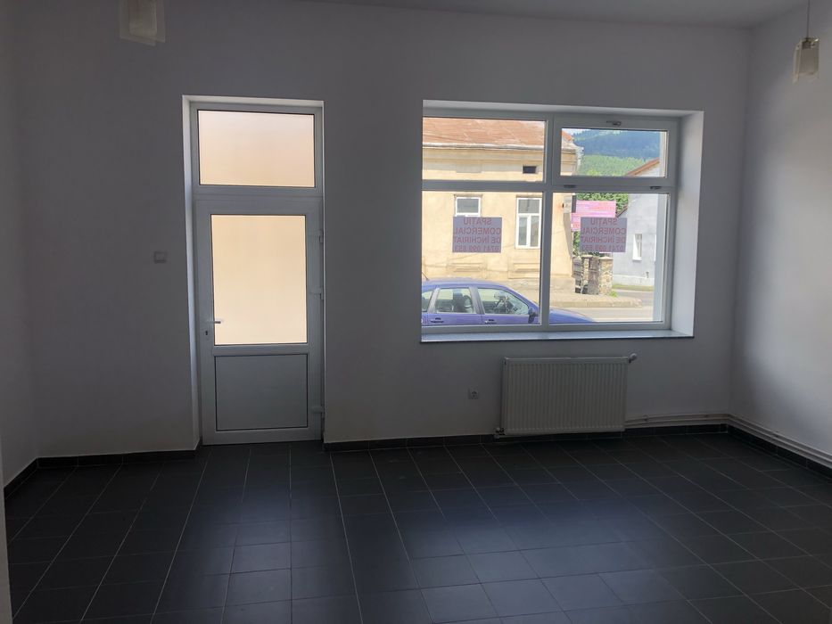 Inchiriez spatiu comercial