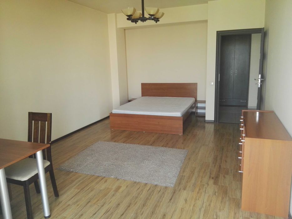 Închiriem apartament cu o cameră str. Lalelelor