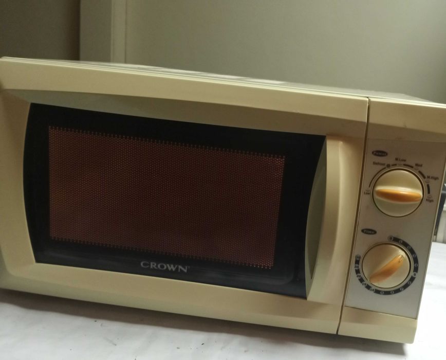 Микровълнова печка CROWN