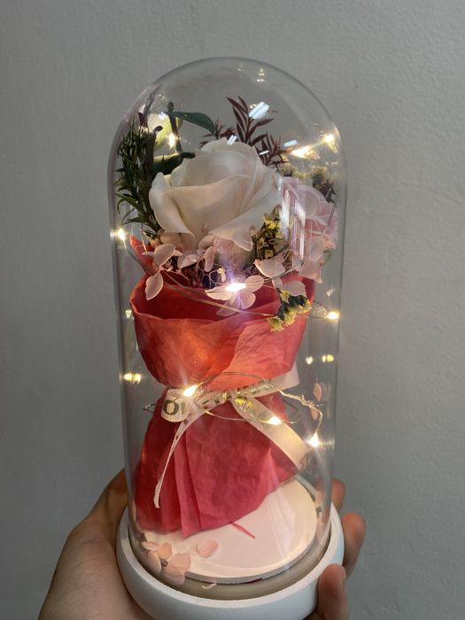 Декоративни букети и подаръчни кутии от сапунени рози