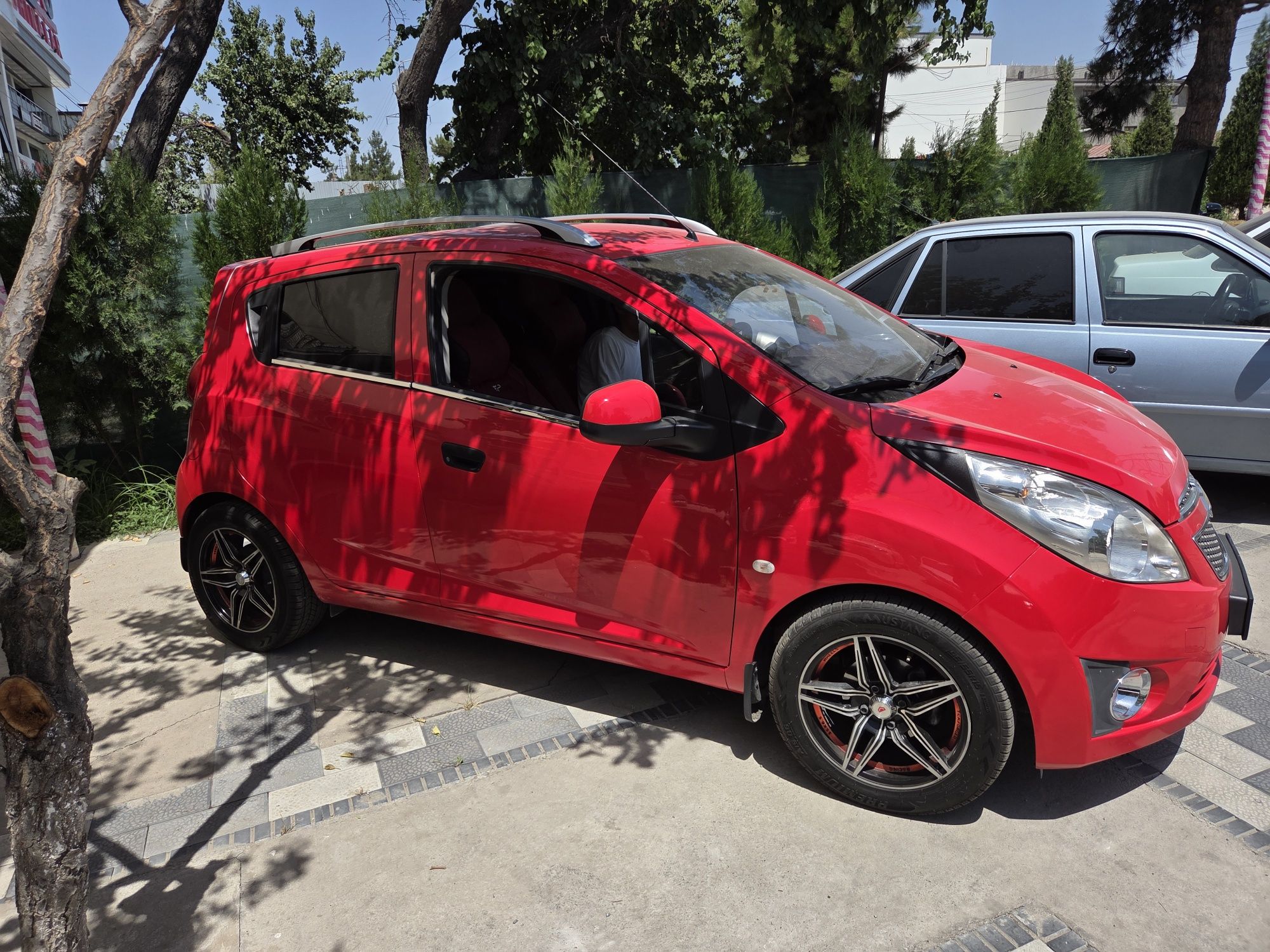 Spark Avtomat 2014-yil 88.000km Variantga beriladi.
