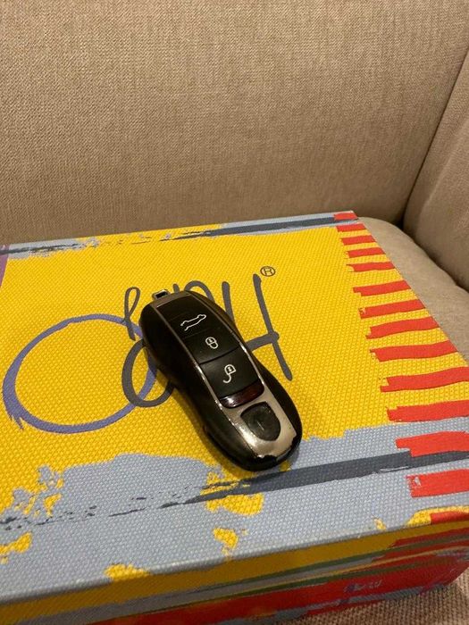 Продам смарт ключ (оригинал)  на порш кайен 2012 год.